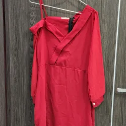 Váy đỏ lệch vai tay dài siêu quyến rũ 935120