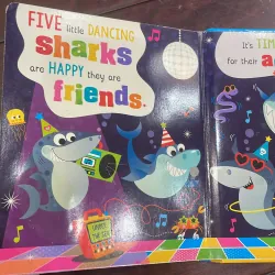 Ngoại văn tiếng anh trẻ em : NEVER TOUCH THE SHARKS - count the 5 snappy sharks  1028018
