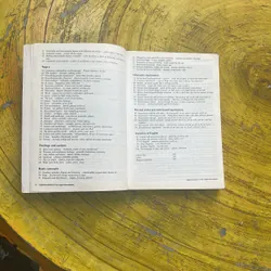 ENGLISH VOCABULARY IN USE- MICHAEL MCCARTHY & FELICITY O’DELL 697817