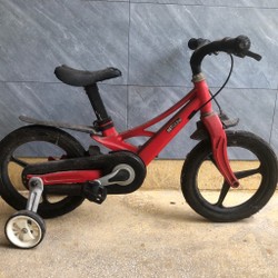 Xe đạp trẻ em BBT Global 16” màu đỏ, khung magie siêu nhẹ - hàng đã qua sử dụng 162458