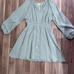 Đầm nữ màu xanh ngọc