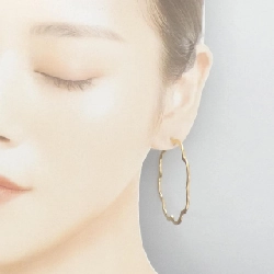 Bông tai lớn bộ sưu tập Camellia của Chanel 666131