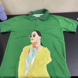 Áo thun nữ in hình người