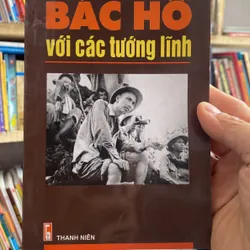 Bác Hồ với các tướng lĩnh 