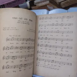 Sách: Dân ca Việt Nam (A1) 933530