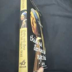 Thiếu nữ đeo hoa tai ngọc trai 1031832