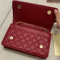 Túi xách dây đeo chéo dự tiệc da mềm màu đỏ đô chưa dùng còn nguyên tag 1019332