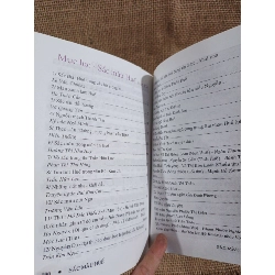 Sắc màu Huế 2009 mới 90% (Sách văn học) HLSC2404 1028314