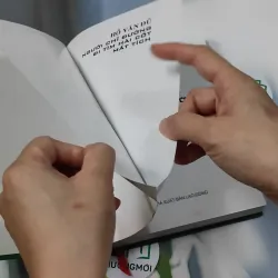 Người Chỉ Đường Đi Tìm Hài Cốt Mất Tích - Hồ Văn Dũ 750280