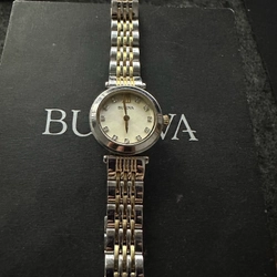 Đồng hồ bulova full box+ tem. Mình mua về nhưng chưa đeo do chưa cắt dây. 357329