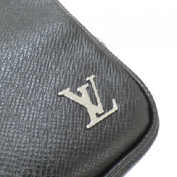 Túi xách Louis Vuitton Taiga Pochette Kasai M30441 608401