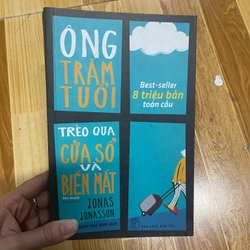 Ông trăm tuổi trèo qua cửa sổ và biến mất  354925