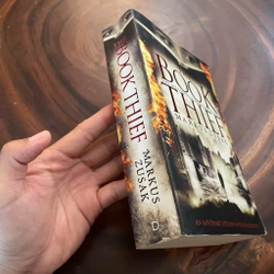 II English Book: The Book Thief - Markus Zusak - 2016  443036
