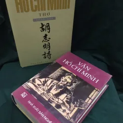 Bộ hai cuốn thơ-văn của Hồ Chí Minh 960682