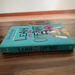 Sách Ngoại Văn - Leah On The Offbeat - Sách còn rất mới 167996