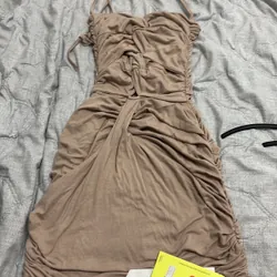 Đầm đỏ, đầm nude 699352