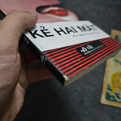 Kẻ hai mặt 736629