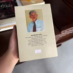 Chín Đời Chúa Mười Ba Đời Vua Nguyễn – Nguyễn Đắc Xuân (biên soạn)- K6 1051806