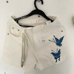 Quần short thêu bướm, có thắt lưng size S form to 524148