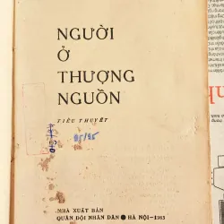 Tiểu thuyết NGƯỜI Ở THƯỢNG NGUỒN (Nguyễn Bảo) 1045254