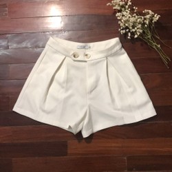 Quần short trắng nữa size S cond 95% 95233