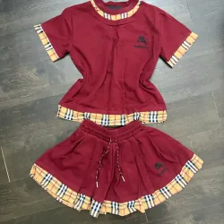 Đồ thể thao nữ Burberry màu đỏ phối caro in logo