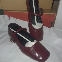 Giày bệt EROSSKA size 40 màu đỏ mận hot trend chính hãng fullbox