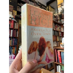 Angels all over town - Luanne Rice