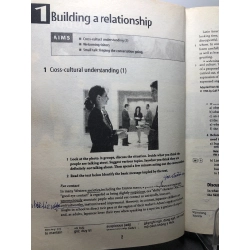 Communicating in Business 2004 mới 75% ố vàng viết chì Simon Sweeney HPB0108 HỌC NGOẠI NGỮ 458672