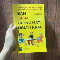 Sách bạn là ai trong mắt người khác