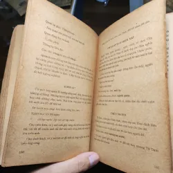 Câu Đối Việt Nam - Phong Châu 1023257