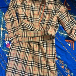 Váy Burberry size S mặc 2 lần