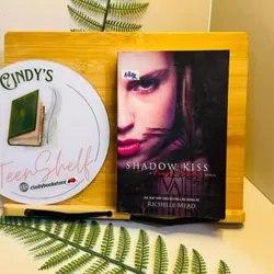 [Sách tiếng Anh 2hand] Like new 90% - SHADOW KISS - Richelle Mead