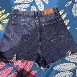 Quần đùi mới size M mua ở thỏ Tây passs 90k 929289