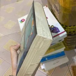 Ông trăm tuổi trèo qua cửa cửa sổ và biến mất  748411