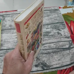 Sách nấu ăn ngoại Anh- Cẩm nang nấu MÓN ÍT MỠ ÍT BÉO. Chủ biên. Christine France 786589