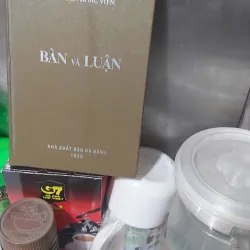 Bàn và luận của Nguyễn Khắc Viện  931000