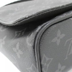 Túi đeo vai Louis Vuitton Monogram Eclipse District PM M44000 612165