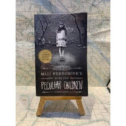 MISS PEREGRINE'S HOME FOR PECULIAR CHILDREN - Ransom Riggs