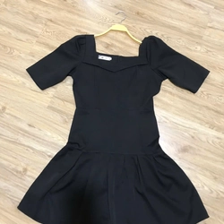 Đầm nữ size S màu đen