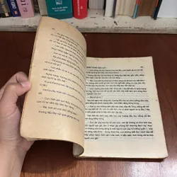 II Sách Phật Giáo: Thoát Vòng Tục Luỵ - Quảng Độ (Dịch Giả) - PL. 2521 • 1977 631392