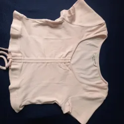 Áo phông dáng croptop size M, màu đỏ màu kem màu vàng sản phẩm đã Mặc Một Lần 1021188