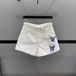 Quần short thêu bướm, có thắt lưng size S form to