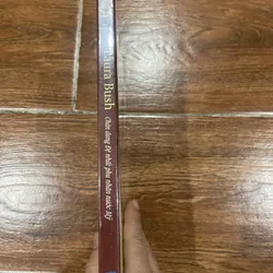 Chân dung đệ nhất phu nhân nước Mỹ Laura Bush - Ronald Kessler (k4) 707364