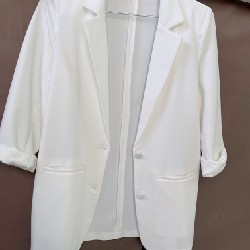 Blazer trắng KHÀN new 99% - vải và đường may đẹp 9428