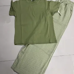 Bộ nữ gồm áo thun và quần suông  928767