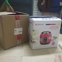 Nồi cơm điện SHRAP màu xanh, thể tích 2,2 lít , tình trạng chưa từng sử dụng 756998