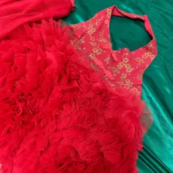 Đầm bé mới mặc 2l được tý ạ ,màu đỏ order về,size 25-31kg 791005