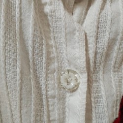 Áo sơ mi trắng dáng dài free size, hoa thêu, 10% cotton 18723