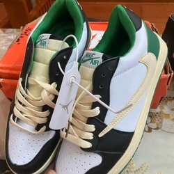 Nike mới 100% size 40